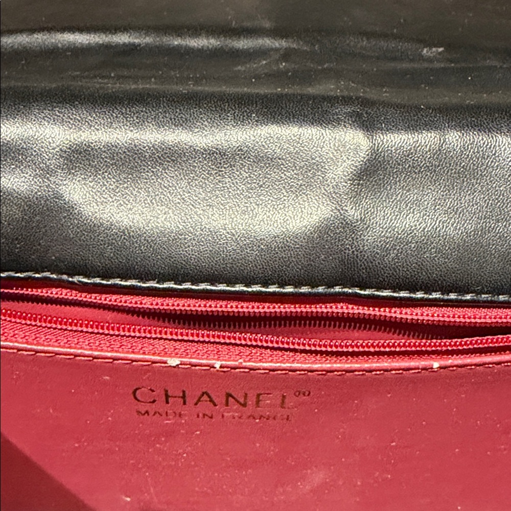 Chic Black Quilted Crossbody Bag with Chain Strap - Picture 9 of 14